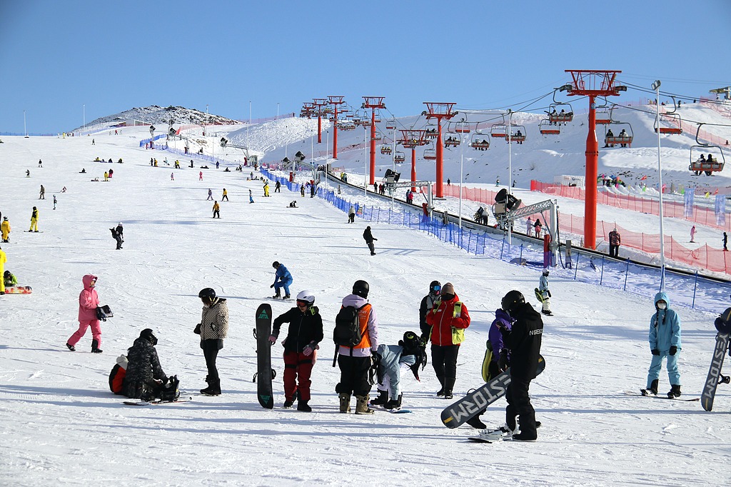 Xinjiang launches consumption voucher program to boost winter tourism