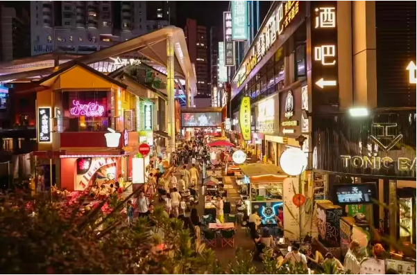 Guiyang consumption booms during National Day holiday