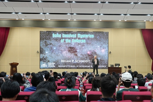Nobel Laureate Brian Schmidt visits SDU