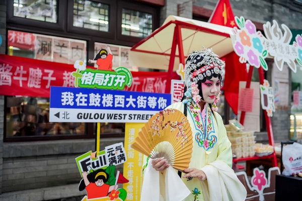 Cultural tour examines Beijing's preservation and renewal