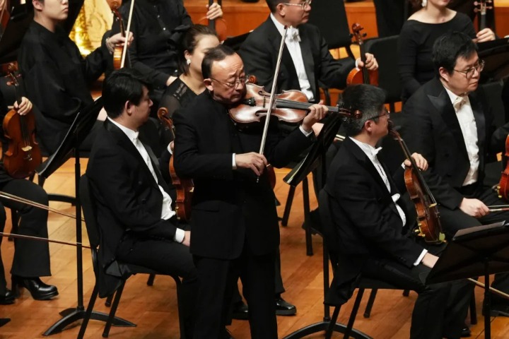 Echoes of Ravel: A night lit in gold