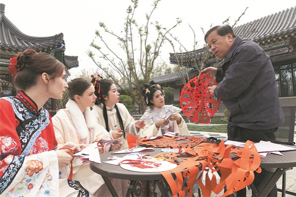 Global visitors explore Jinan's traditions and innovations