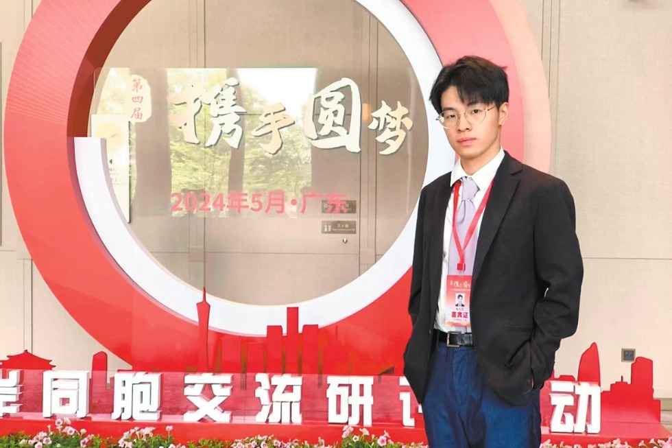 Postgrad uses social media to construct 'bridge for dialogue'