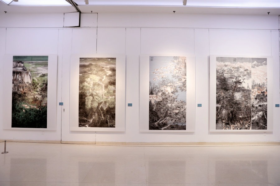 Shijiazhuang exhibit showcases paintings from Liu Liyong and his students
