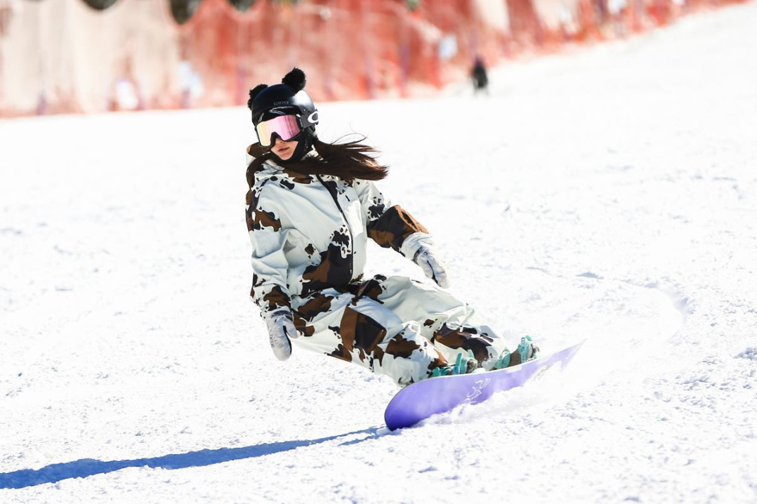 Ski season opens early in Zhangjiakou