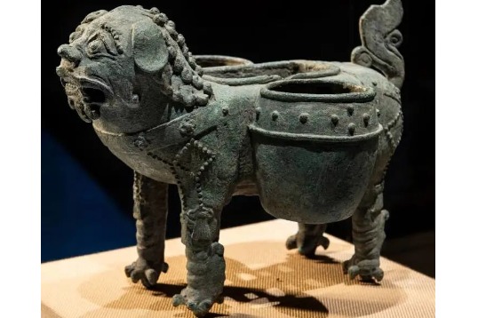 Bronze mythical creature-shaped wine warmer from Ming Dynasty