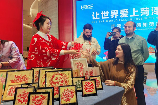 Foreign visitors bring home a 'bouquet of new friendships'