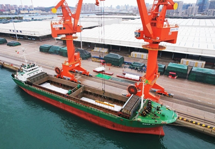 China's first bulk shipment of Russian peat soil arrives in Qingdao