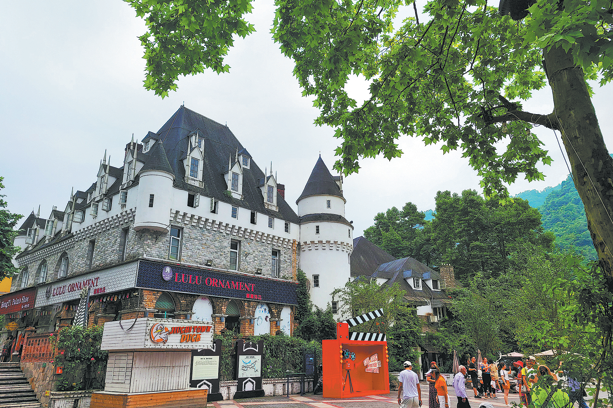 Mountain town keeps French romance alive