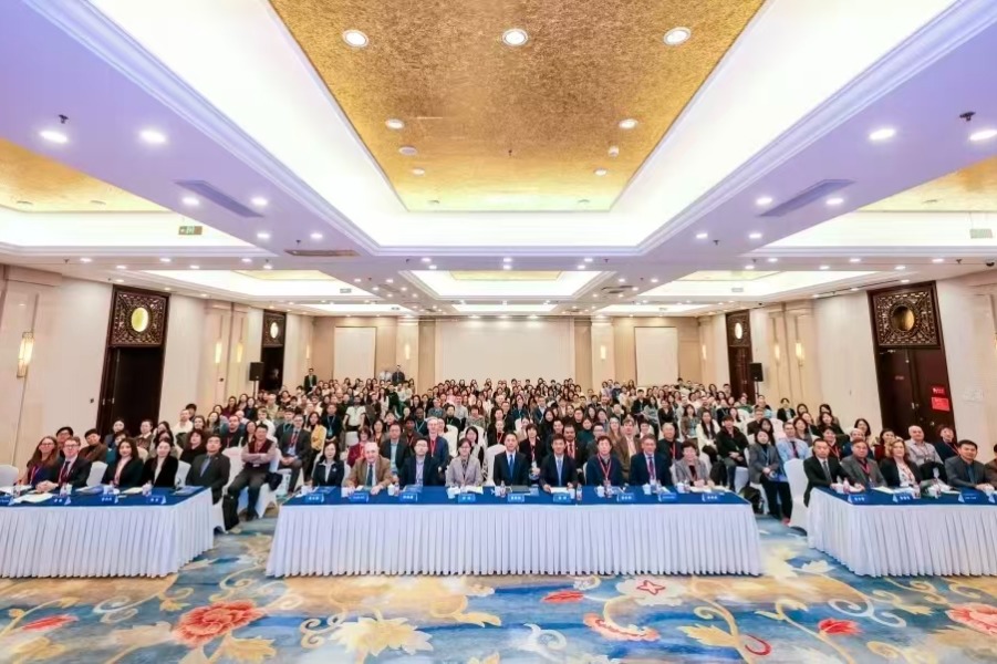 International conference explores new paradigms for English teaching