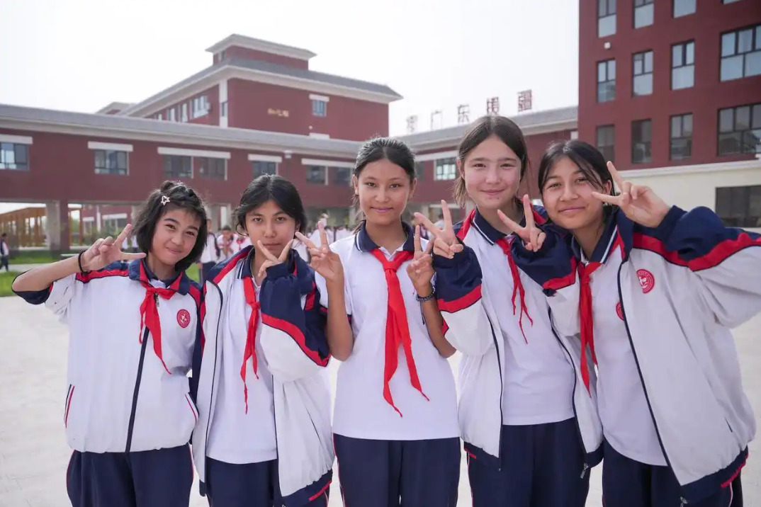 Nineteen provinces invest billions toward Xinjiang’s education development since 2012