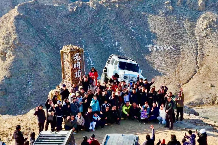 Off-road expedition explores Ningxia's Helan Mountains