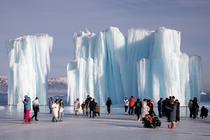 Icefalls emerge along Sayram Lake in Xinjiang
