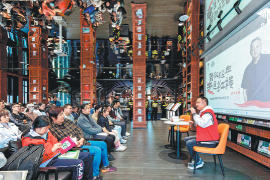 Tianjin bookstore binds readers' interests together
