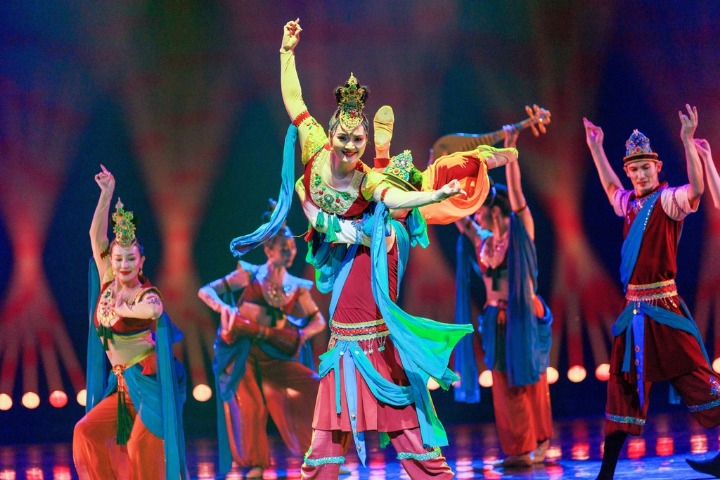 Dance competition illuminates Urumqi