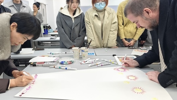 Ningbo farmer paintings enter global fashion dialogue