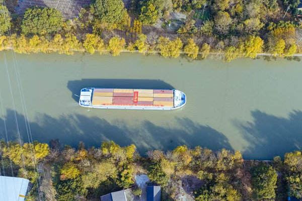 Zhejiang's first new energy ship route begins operating