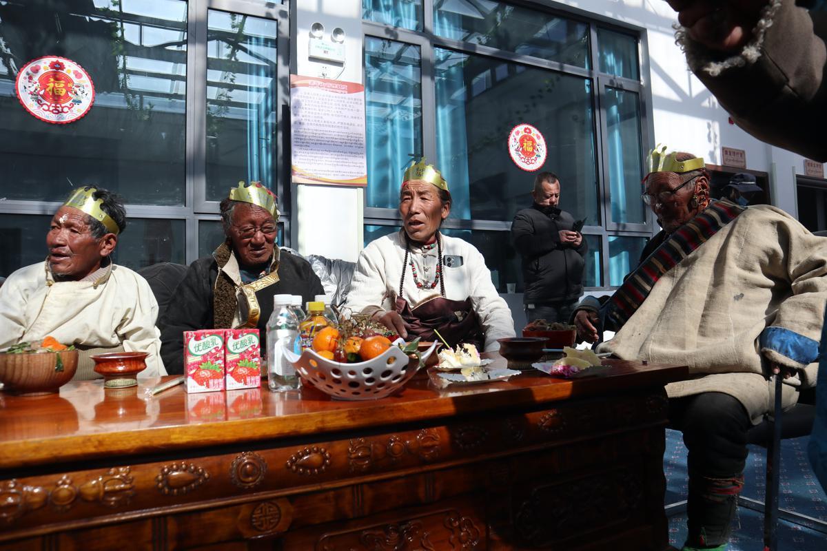 Xizang expands elderly care faster than its population growth