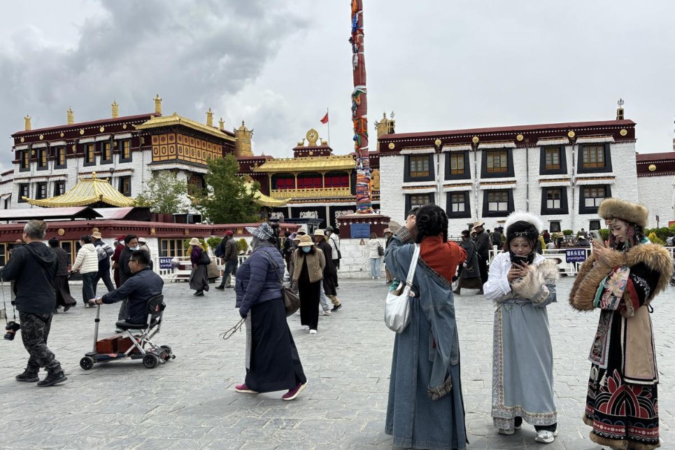 Lhasa's GDP surpasses 100b yuan