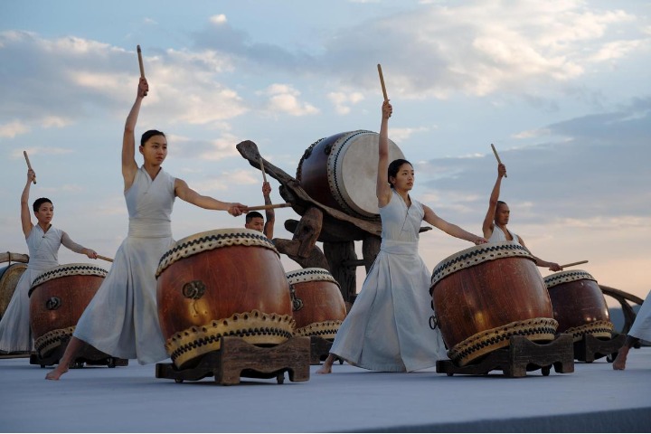 A theatrical tea experience in Jingmai Mountain