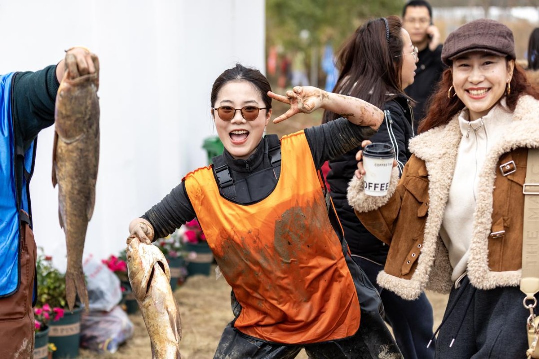 Thousands roll up their sleeves and wade into muddy ponds to catch fish