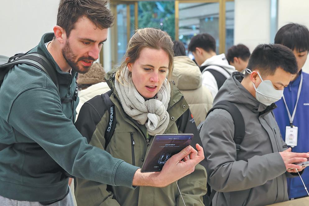 Foreign visitors laud key initiative