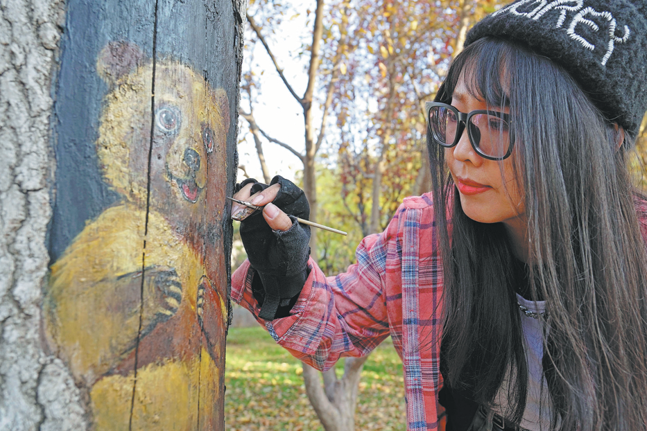 Shanxi's tree hollows turned into canvases for local artists