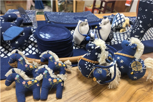 Nantong blue calico craftsman creates Year of Horse products