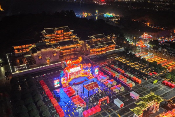 Lantern festival lights up Liangjiang
