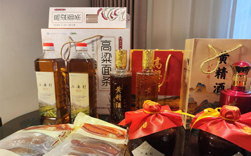 Political adviser emphasizes importance of leading industries for rural prosperity