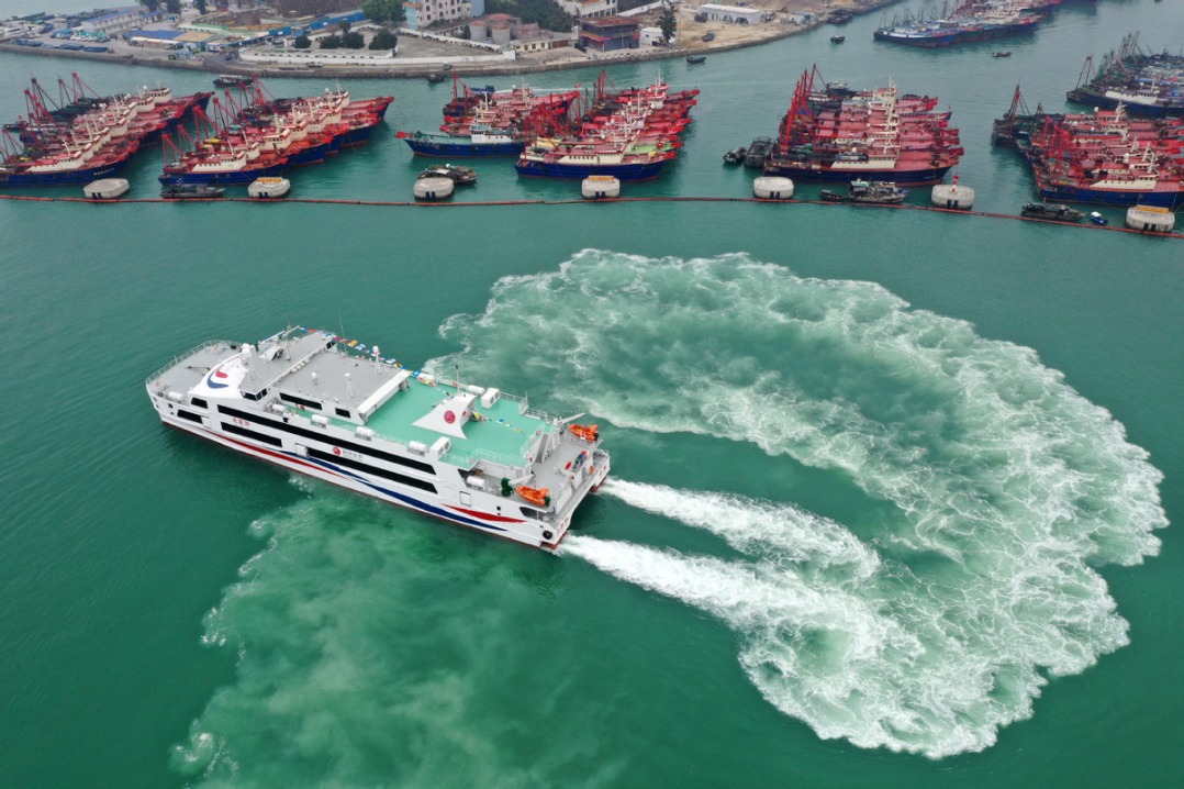 1,200-seat high-speed passenger ship put into operation in Beihai, China's Guangxi