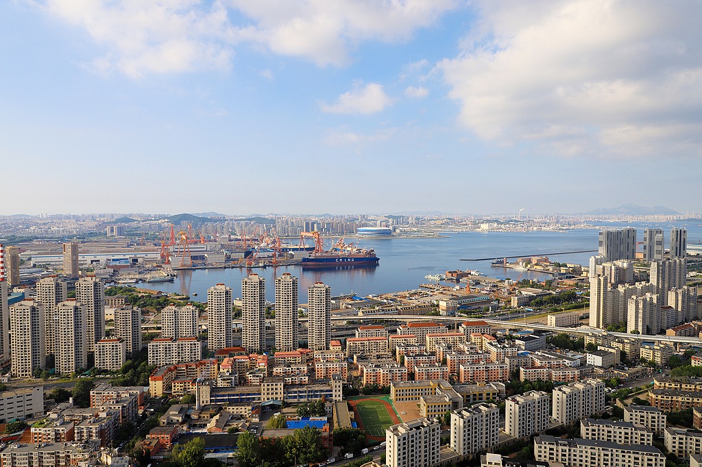 Dalian GDP tops 1 trillion yuan; city to further enhance biz climate