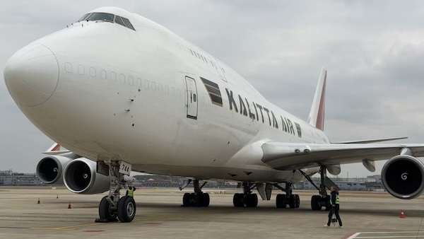 Ningbo-Los Angeles cargo route resumes