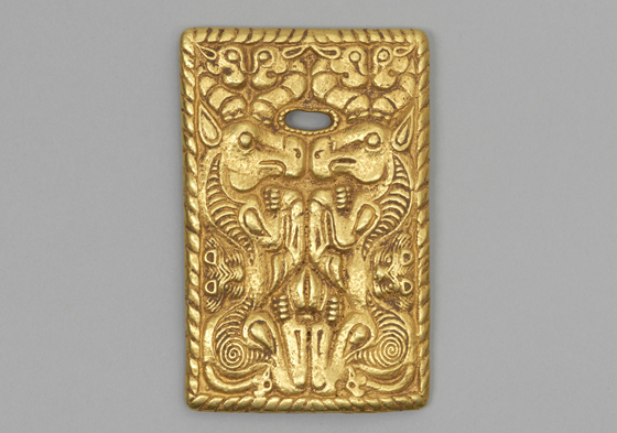 Ancient gold plaque decorated with symmetrical twin horses