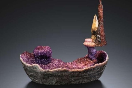Yunnan exhibition weaves together ancient myths and mineral stones