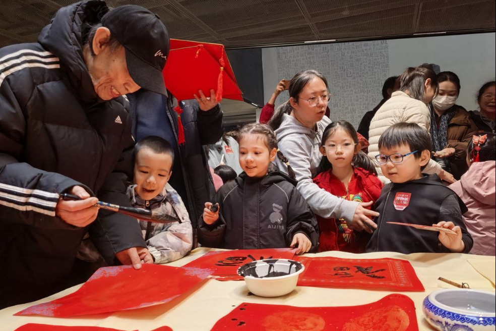 Tianjin museum hosts Spring Festival event for international students