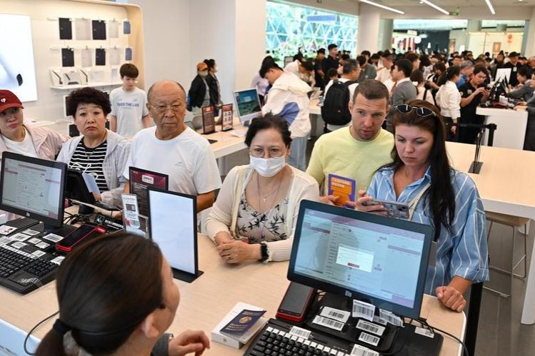 Hainan to open five duty-free stores for daily goods