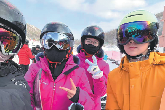 Hebei academy integrates skiing with conventional study