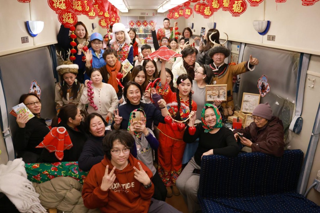Folk-themed train takes international tourists to China's far north