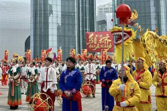 Shehuo festivities bring folk culture to life in Urumqi