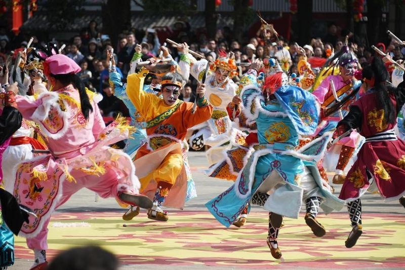 Holiday delivers broad biz boost nationwide