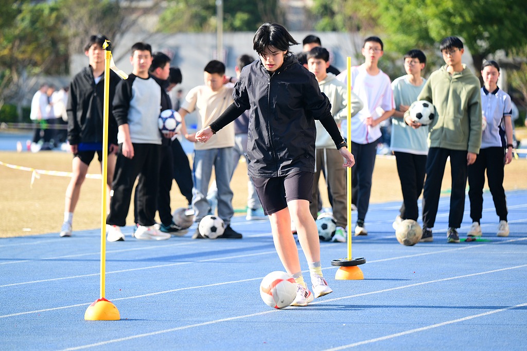 Ministry warns schools not to cut physical education classes