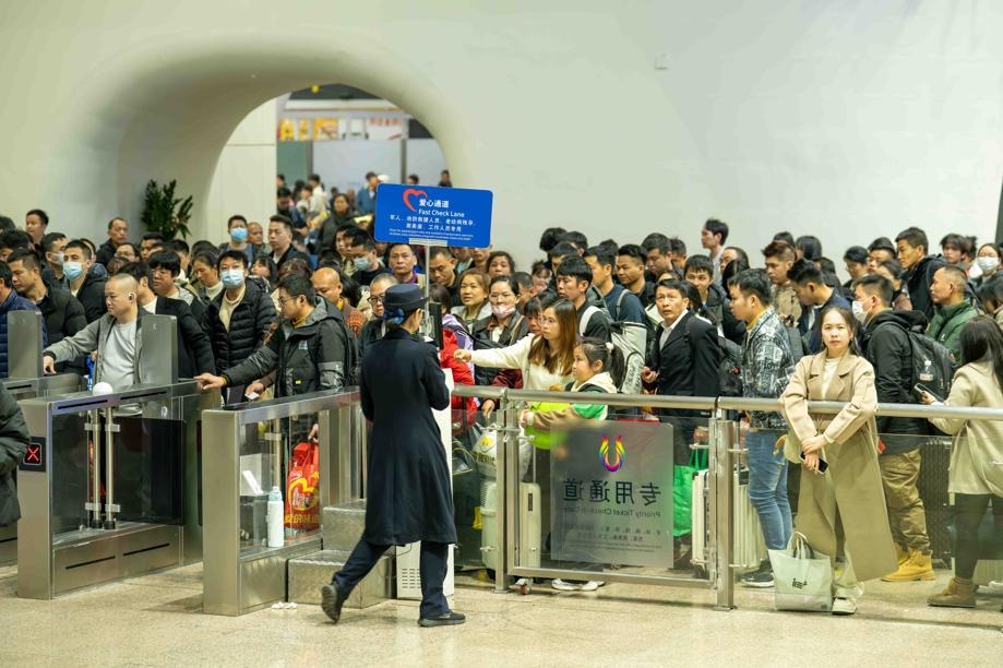 First nighttime high-speed departs from Guangzhou for Wuhan