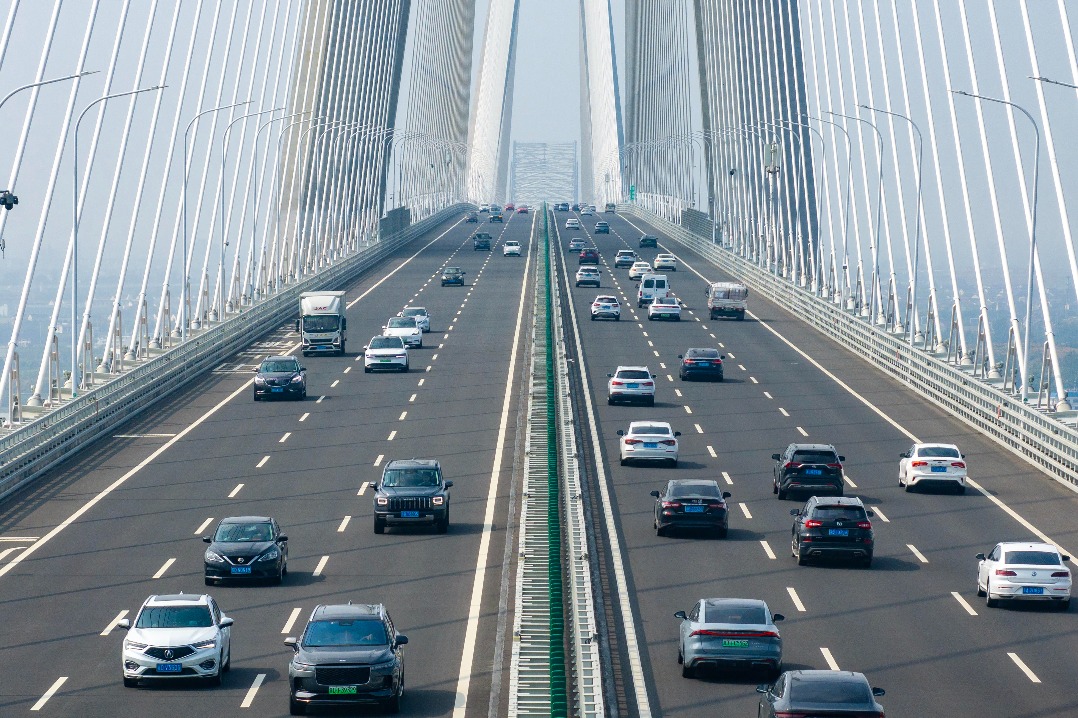 More NEVs join Spring Festival travel rush as range anxiety eases