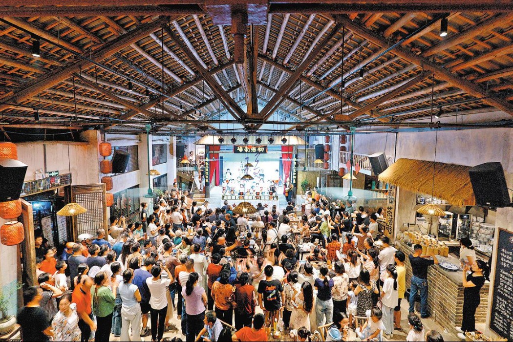 Teahouses turn nostalgia temples