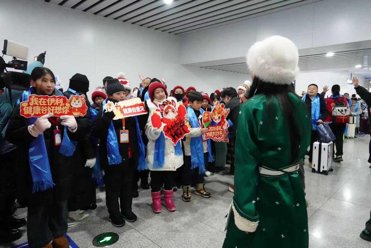 Thousands of Greater Bay Area students arrive in Hohhot
