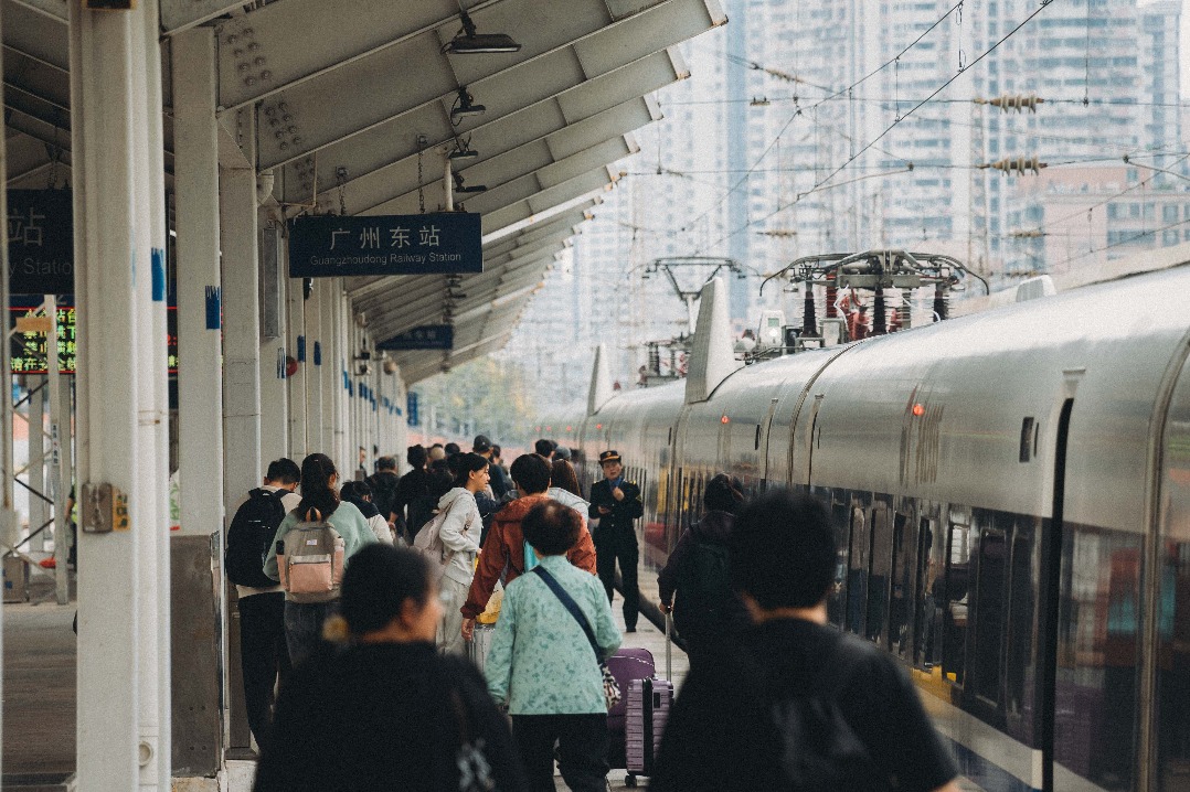 Guangzhou railway hub tops 10 million passengers since start of holiday travel rush