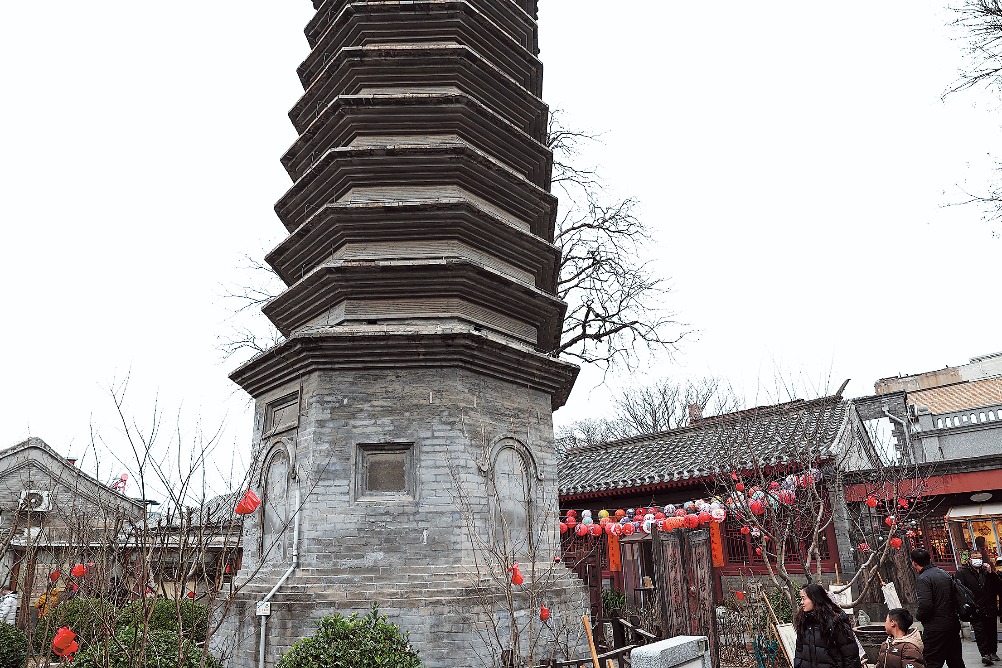 Tourists take a trip down memory lane