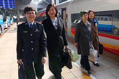 Shanxi NPC deputies arrive in Beijing