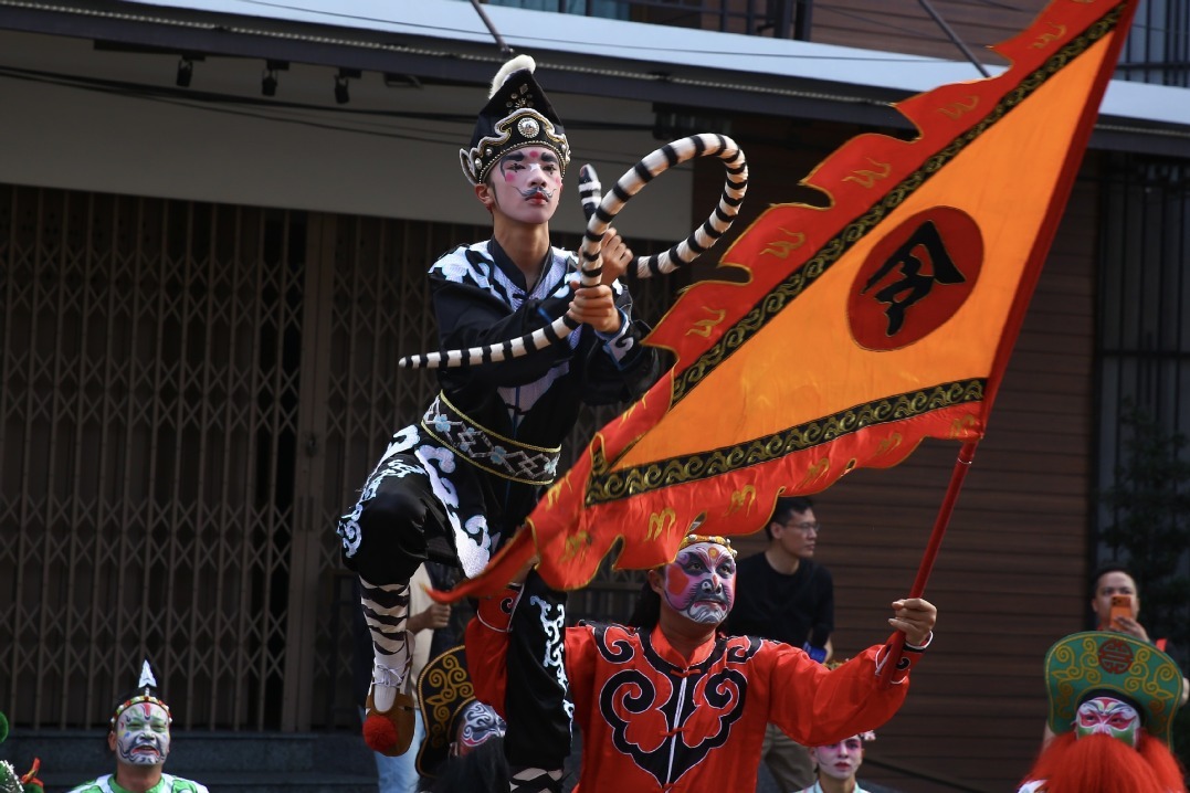 Time-honored Chinese folk dance thrives in Thailand, bridging cultures